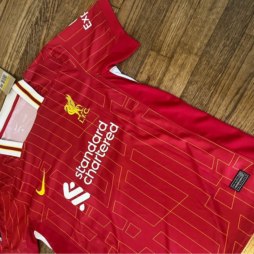Liverpool 2024/2025 Home Soccer Jersey - Picture 7 of 8